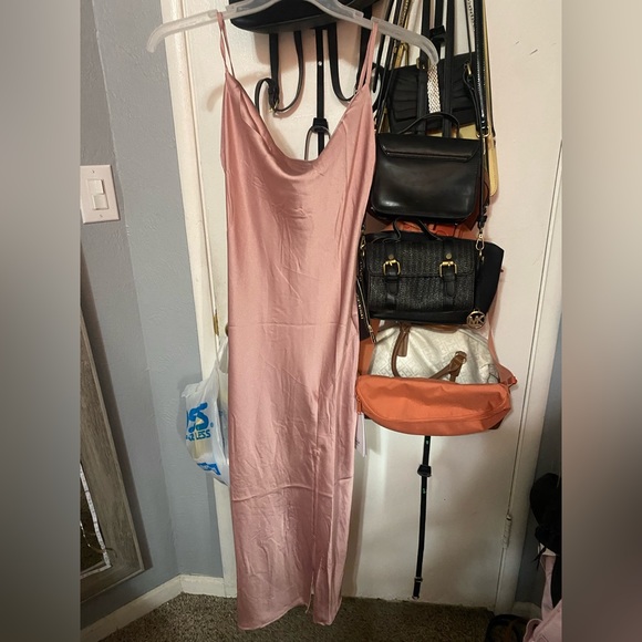 Light pink Windsor long dress with slit - Picture 2 of 3